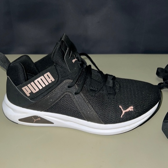 Women’s Puma sneakers size 9.5 - Picture 1 of 5